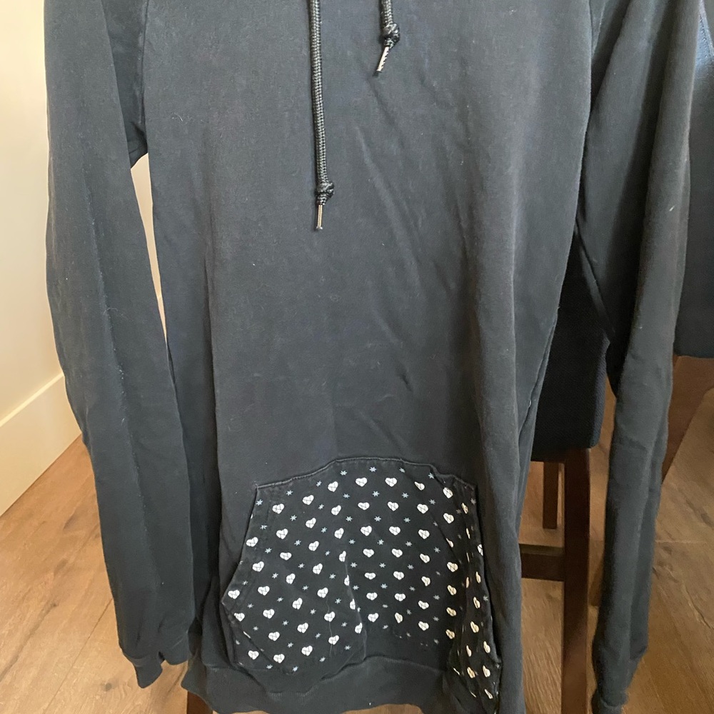 Women's Black Heart-Patterned Hoodie Sweater